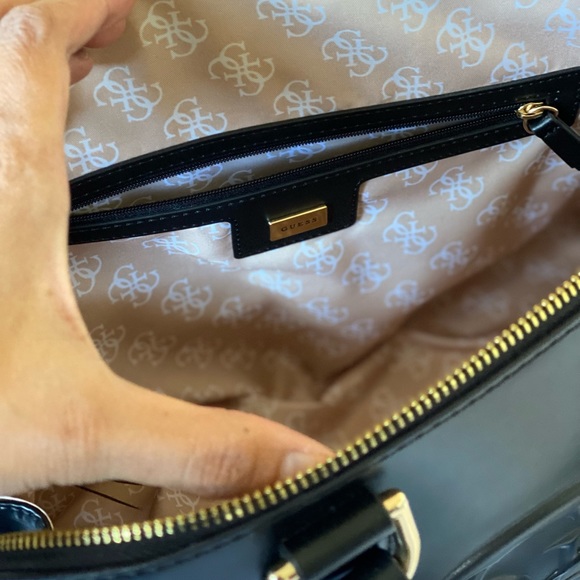 Guess handbag - Picture 4 of 6